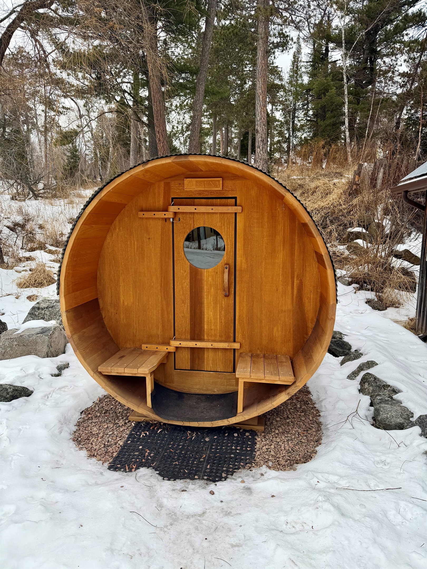 Winter bliss at Trail Shack, step into the sauna, let the heat melt the cold away, then head back out for crisp fresh air and snowy views. The perfect warm-up after a day of adventures (or a slow, cozy morning).