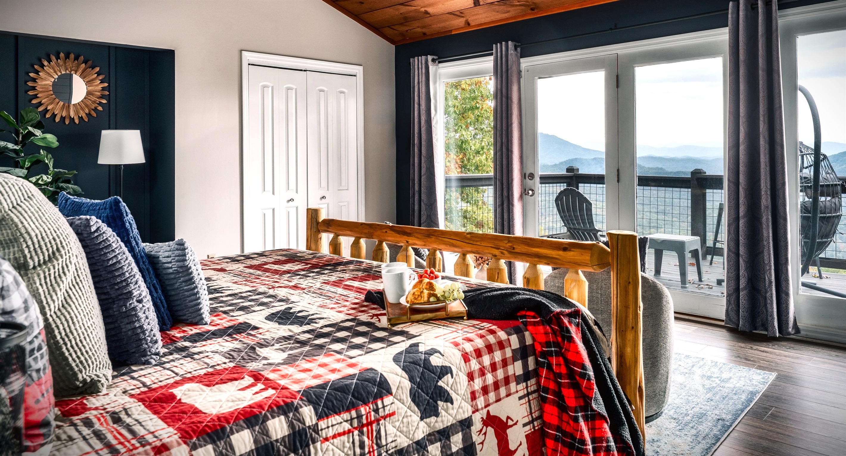 Imagine waking up to this MAJESTIC VIEW every morning. Now this is what's vacationing in the mountain should be! 