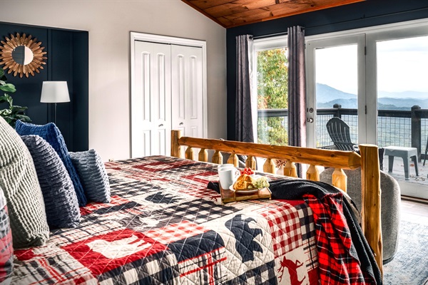 Imagine waking up to this MAJESTIC VIEW every morning. Now this is what's vacationing in the mountain should be! 