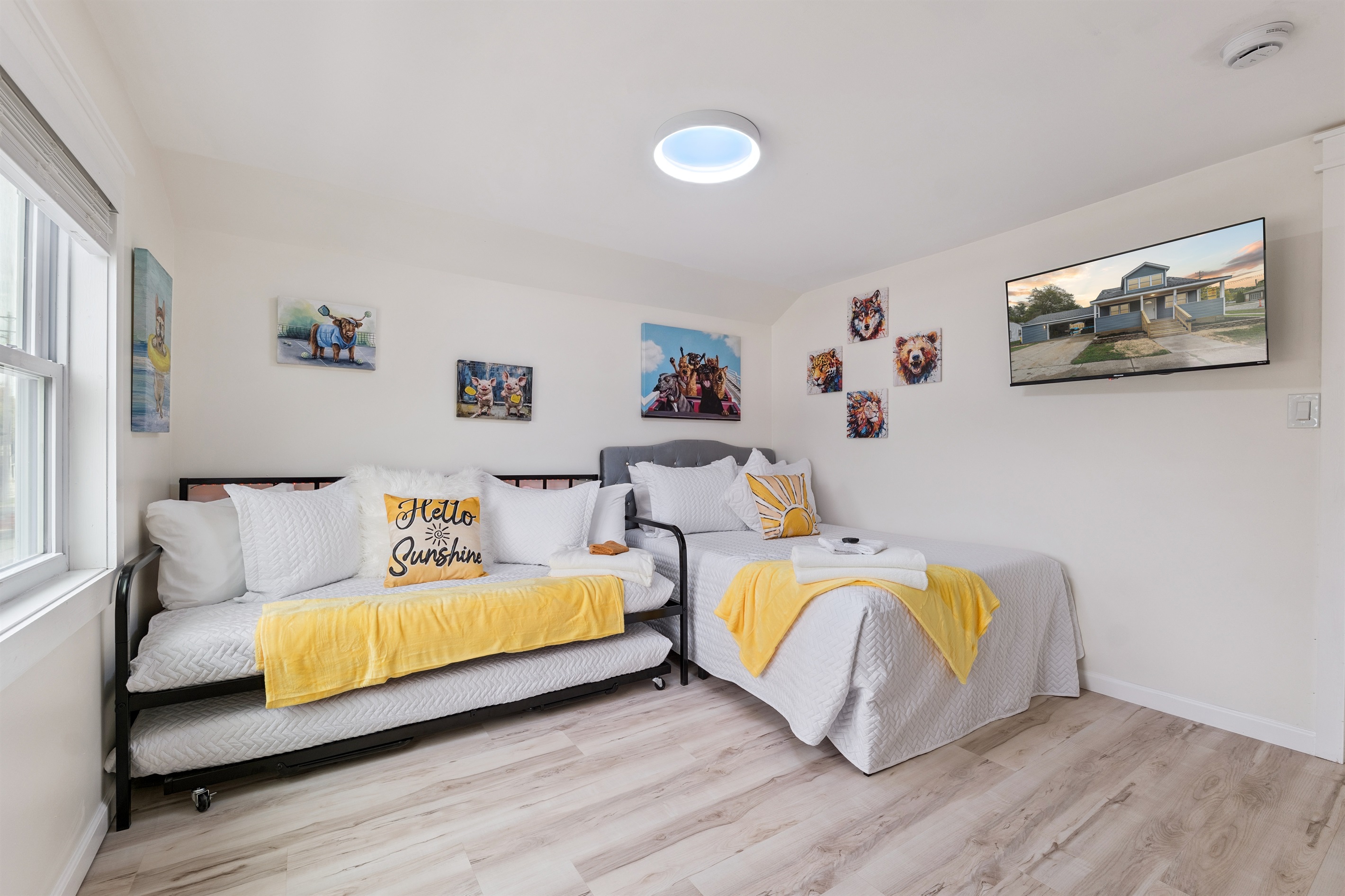 Cozy full/trundle bedroom for whole gang 