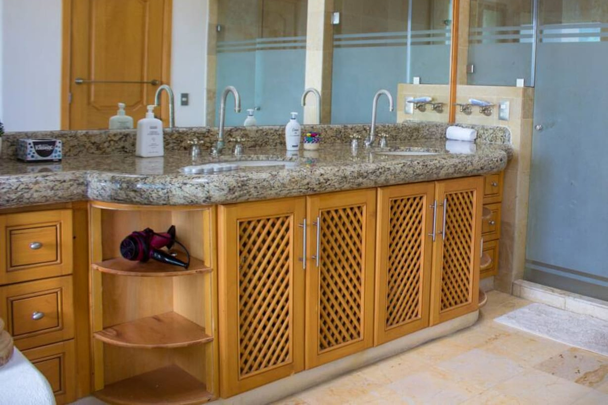 Master Suite I - Bathroom