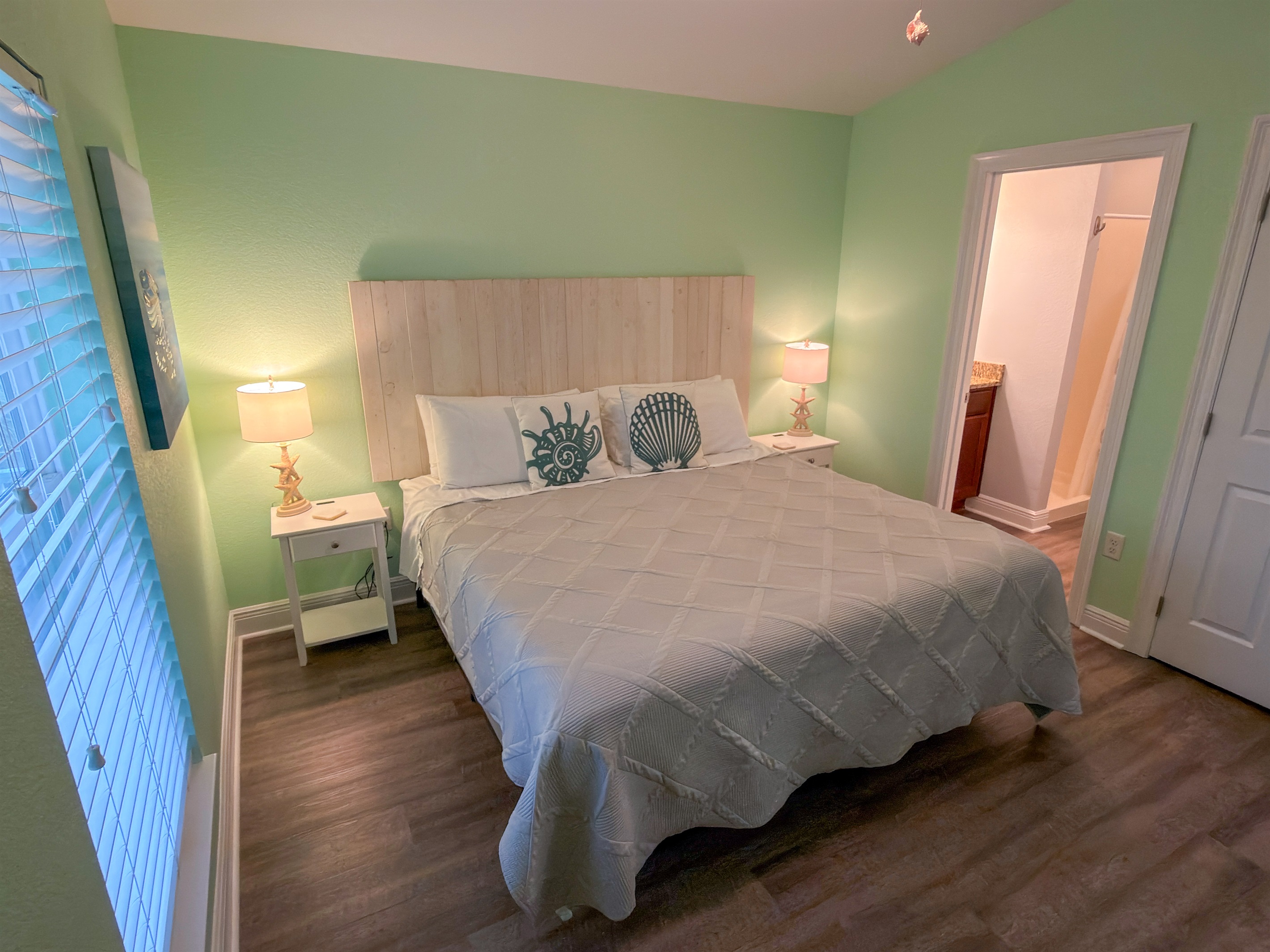 Gentle seaside colors, cozy King bedding, and shell-inspired accents make it easy to settle in and stay awhile.