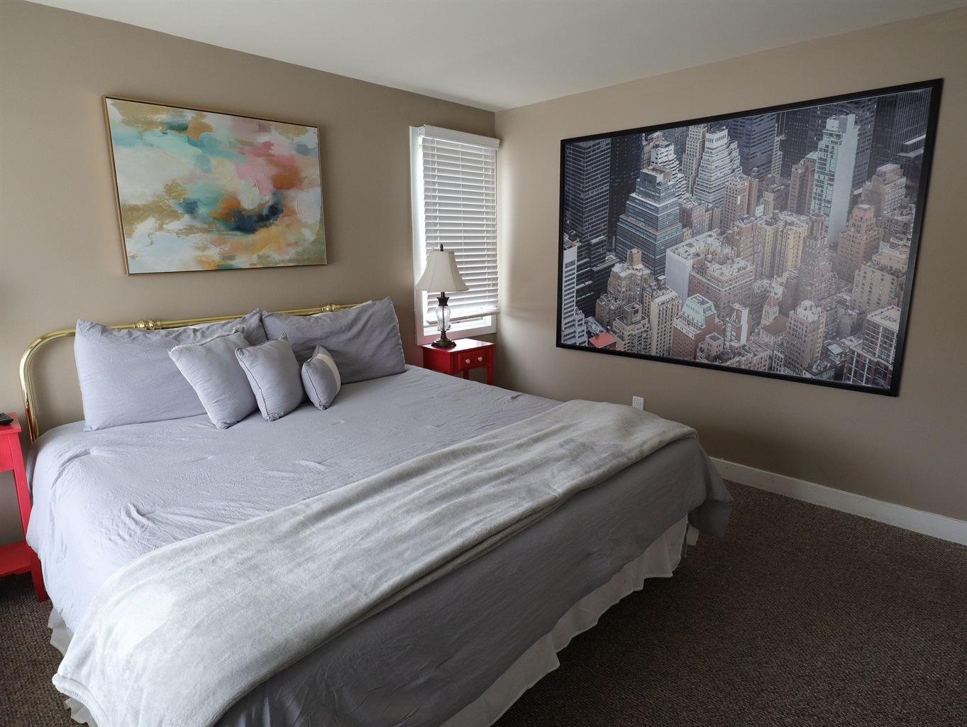 Bedroom 1 (King Bed)