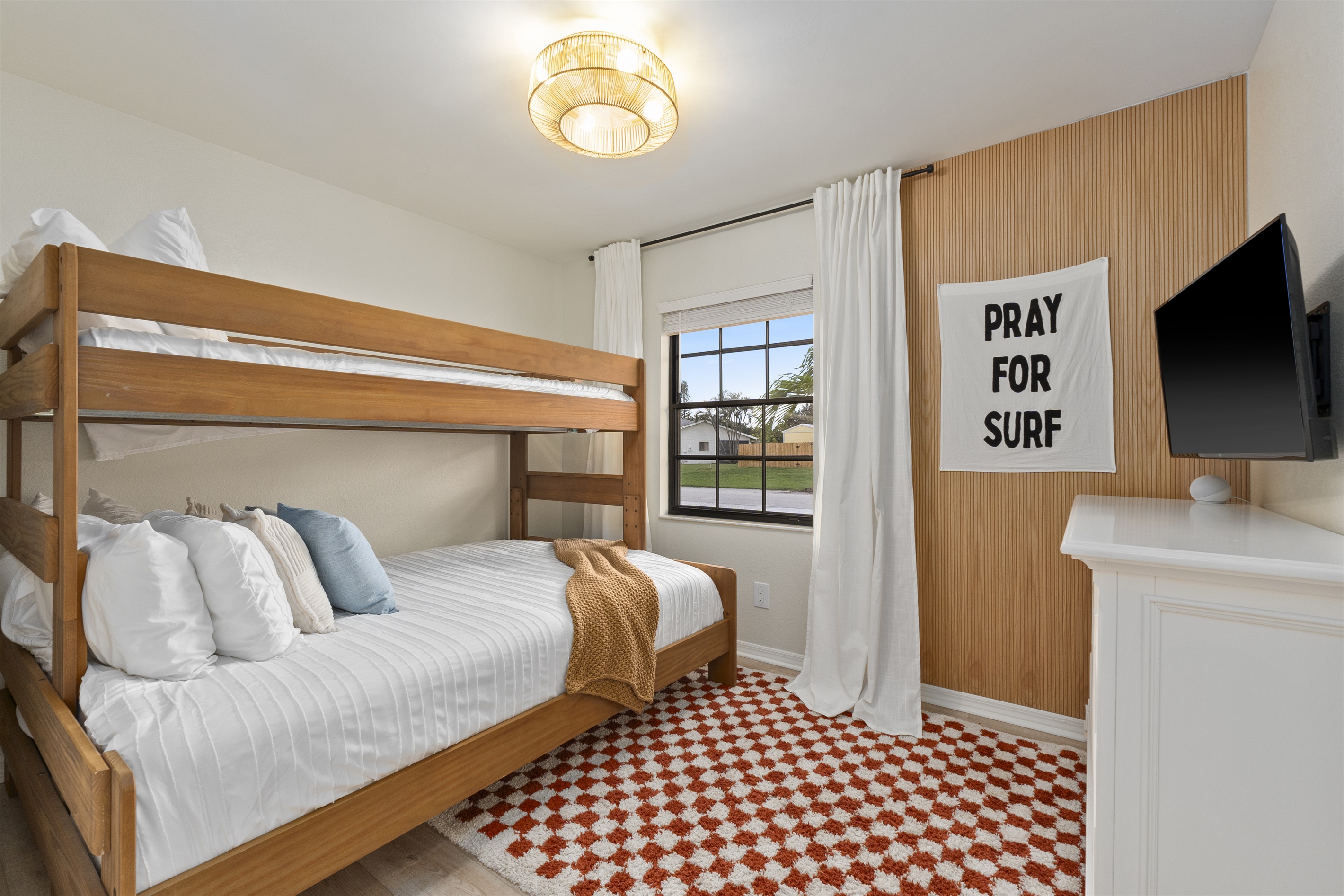 Queen on the bottom, twin up top