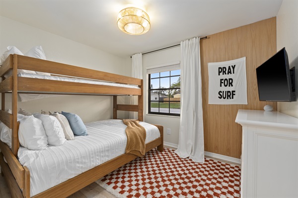 Queen on the bottom, twin up top