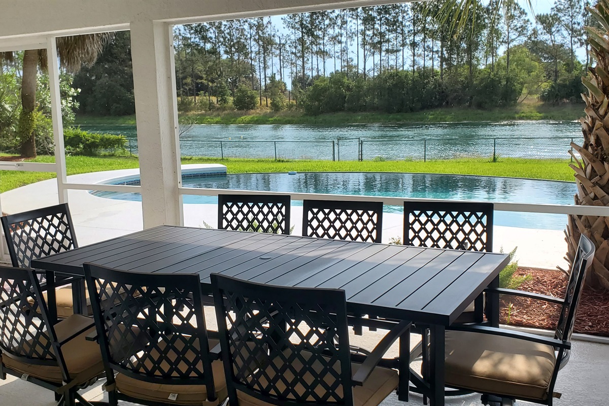 Outdoor table on lanai with gorgeous views