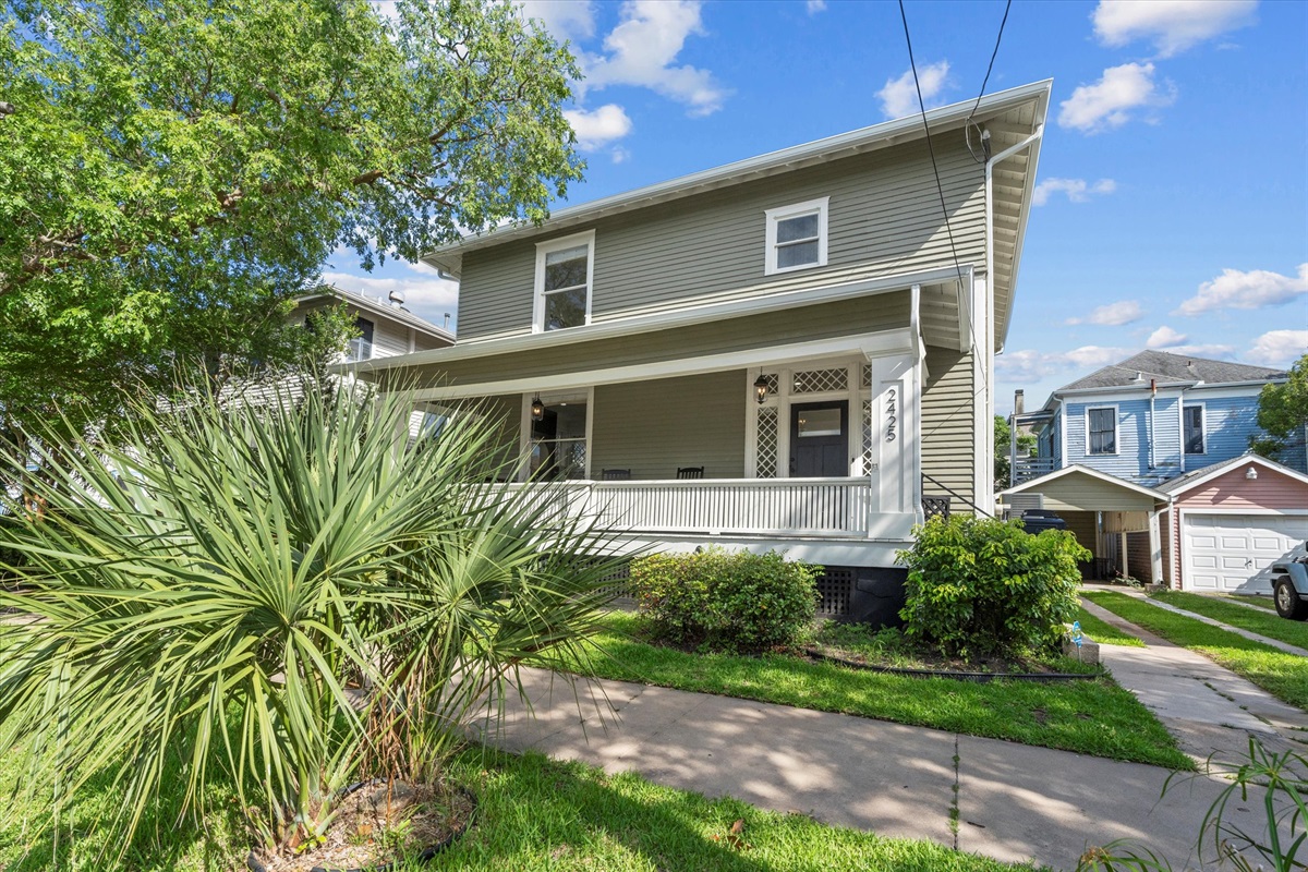 68de07f52cc84cf19d9f55401ff41160 Large | Beachhouse | Texas | TX | Vacation Homes | Galveston | Crystal Beach | Kokomo | Breezy Days | Beachfront Elegance | Sunrise Serenity | Southern Sands Property Management, LLC