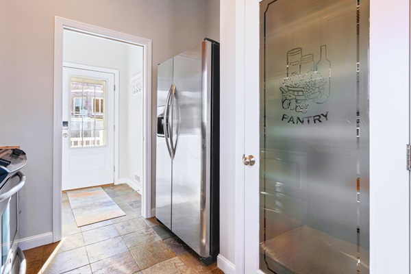 With plenty of space and all the tools you need, our kitchen area invites you to get creative.