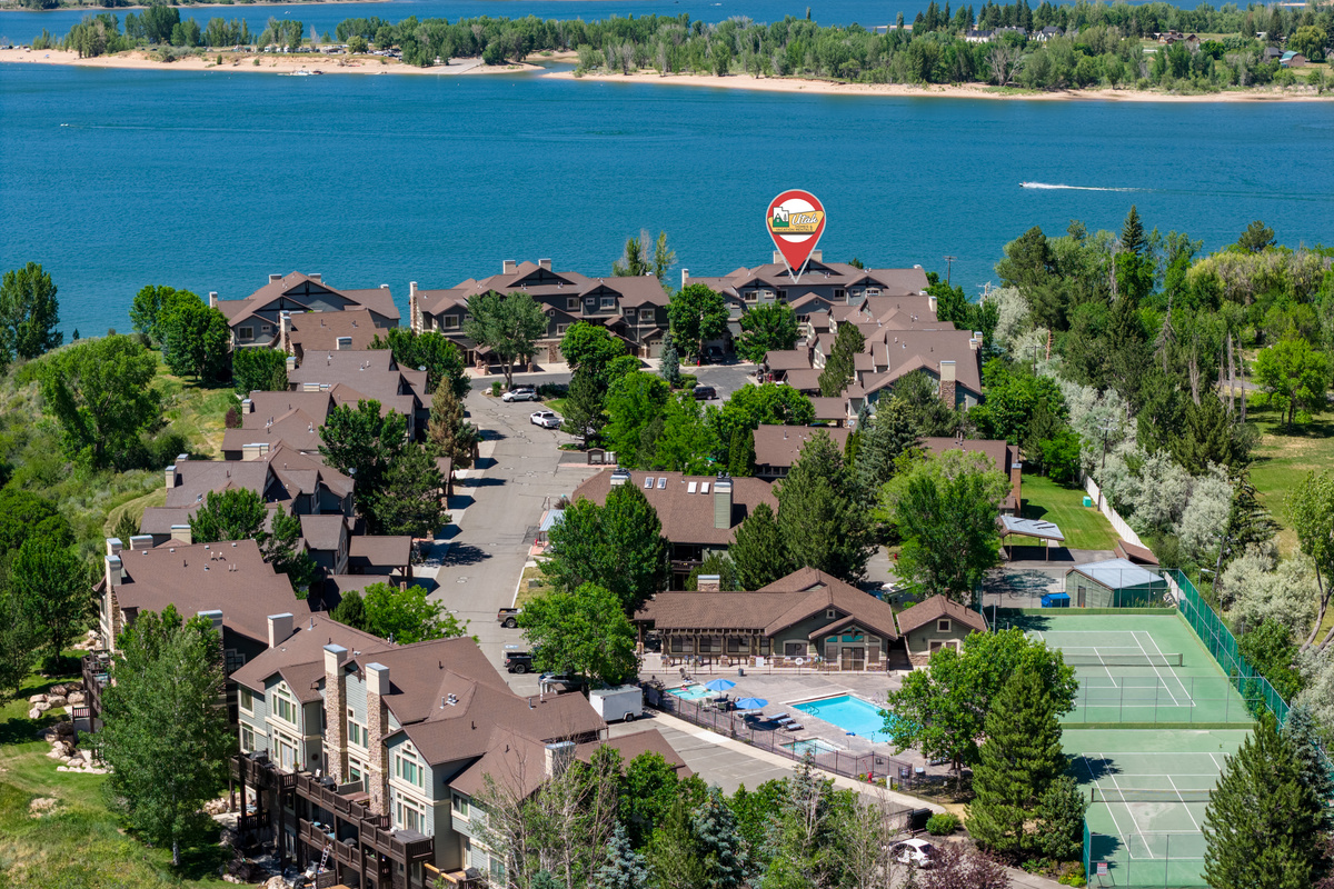 Community amenities include a seasonal pool, year-round hot tub, and sports courts.