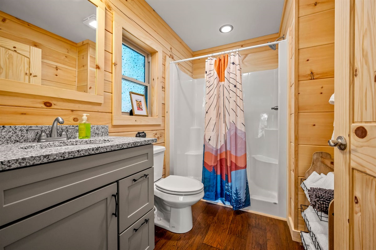 En suite full bathroom 
