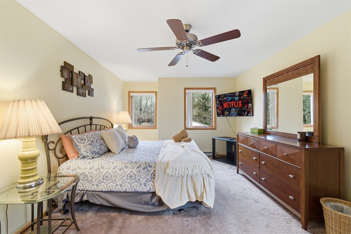 Bedroom 3 - with King size bed and TV