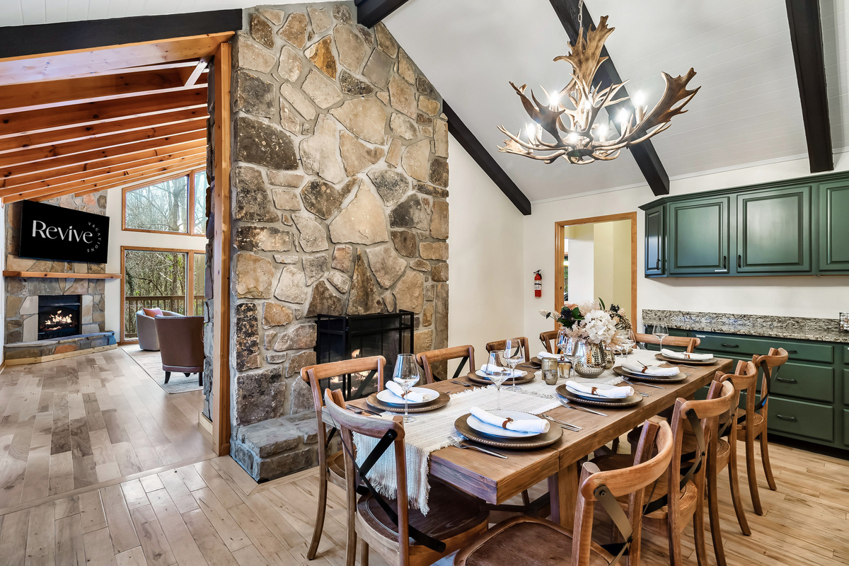 Ample dining space with seating for up to 14 between the kitchen and dining area.