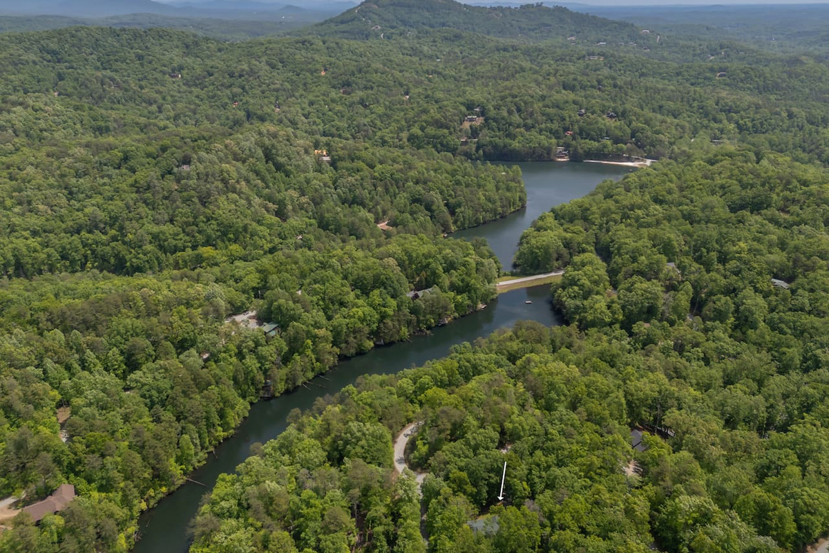 Upper drone of the cabin