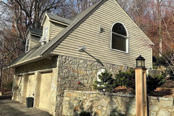 Side view of Luxury Mountain Cottage and Suite