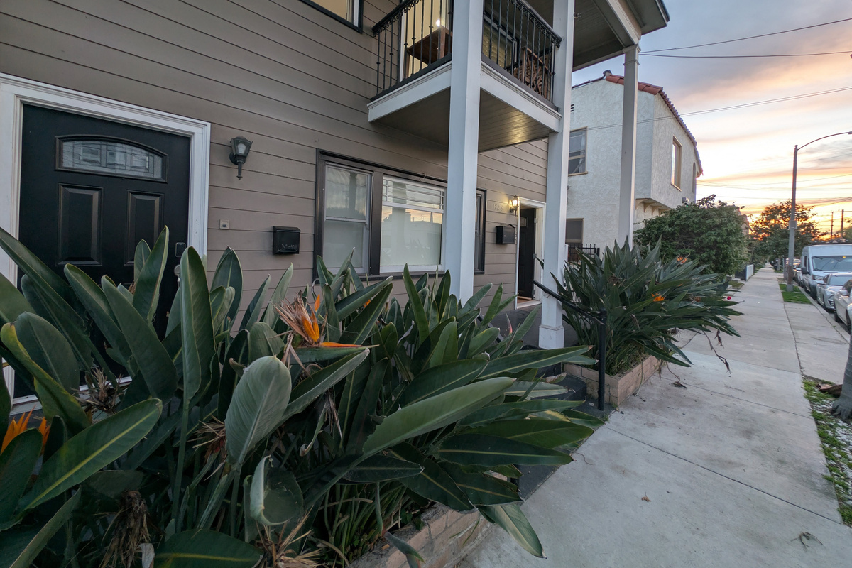 Welcome to your Long Beach home away from home.