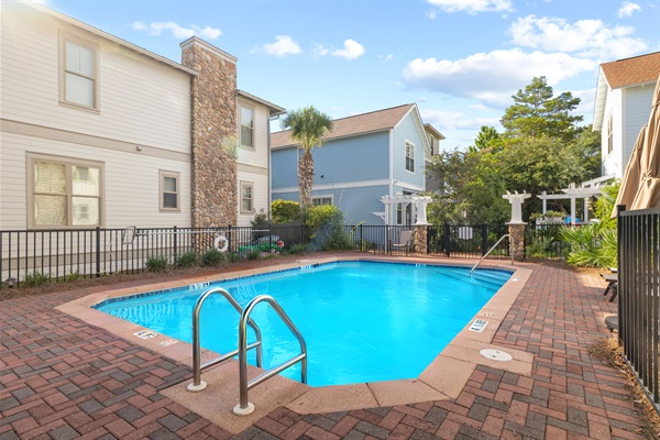 Small community pool (Cannot be heated)-No code necessary to access!
