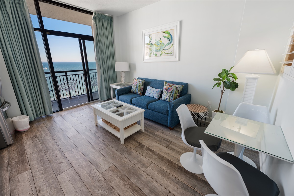 Living Room with Stunning Views🌊☀️