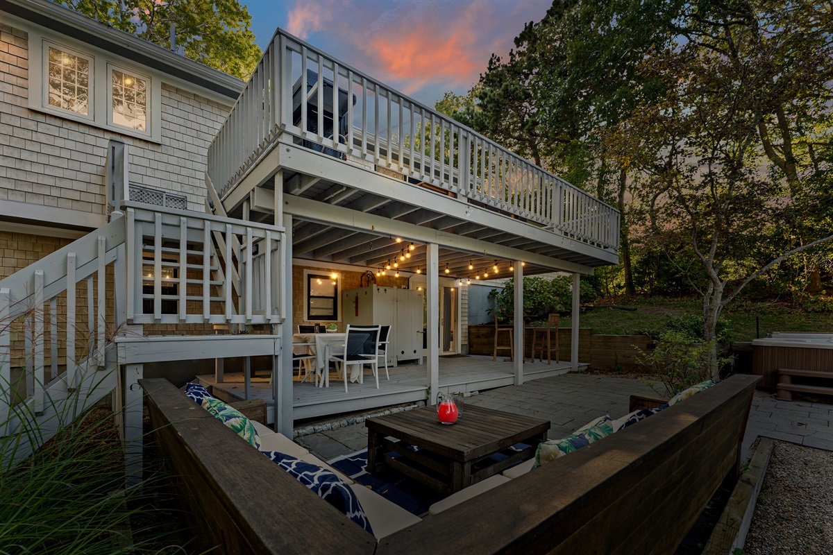 Make unforgettable memories with outdoor dining! Gather, laugh, and enjoy meals under the open sky.