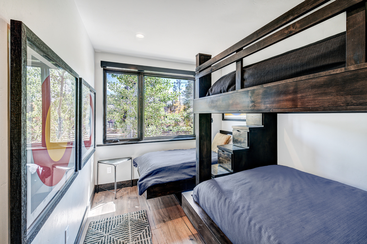 Bedroom #4 with Queen Bed, Full Bed on top, and twin bed.