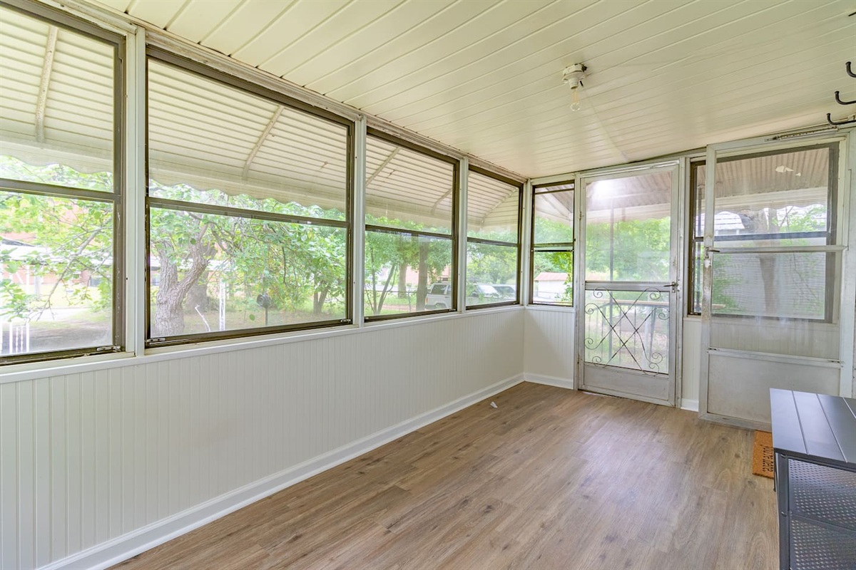 Solarium - space to sit and relax in fresh air. Enter the home through this space.