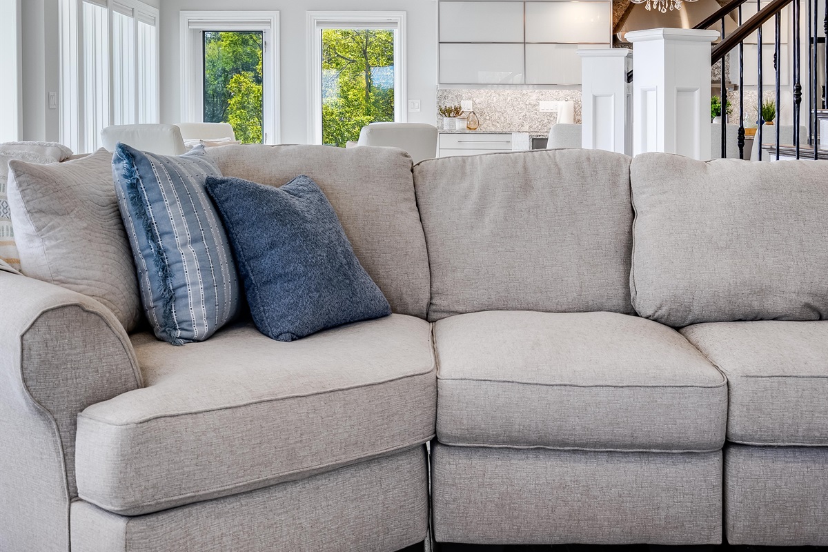 A lounge where daylight lingers.