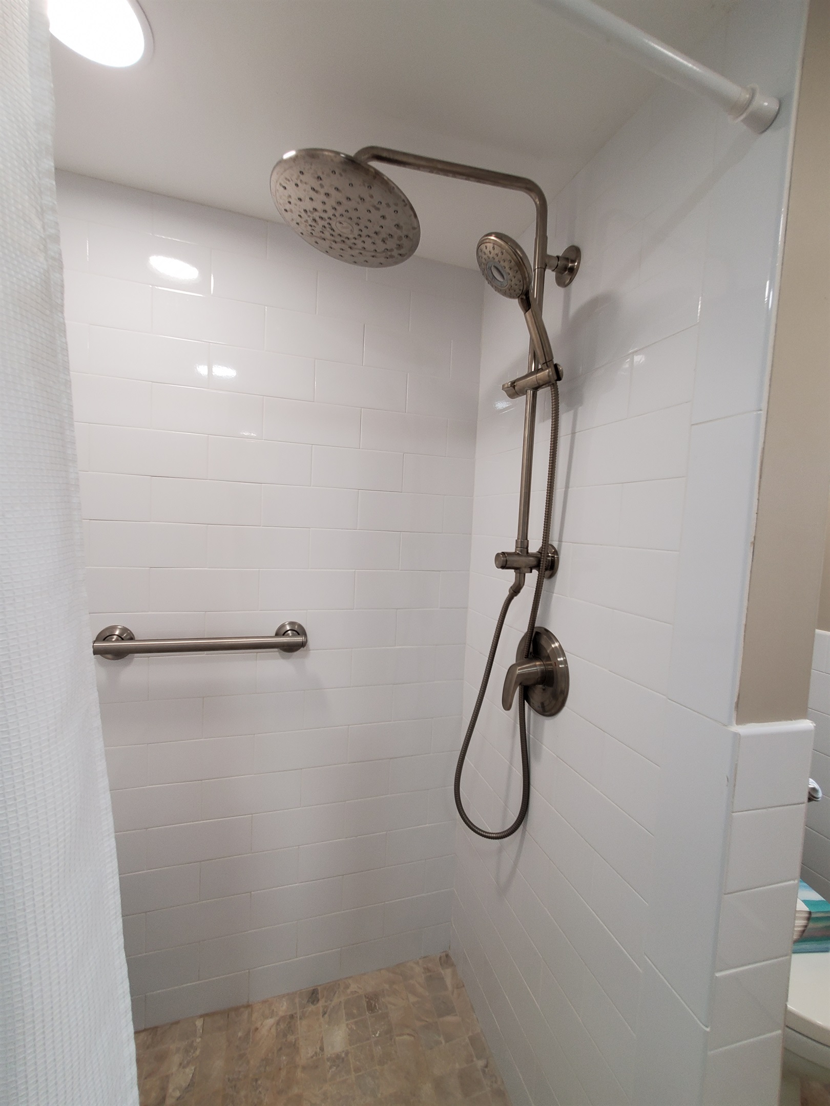 Check out those shower options!!