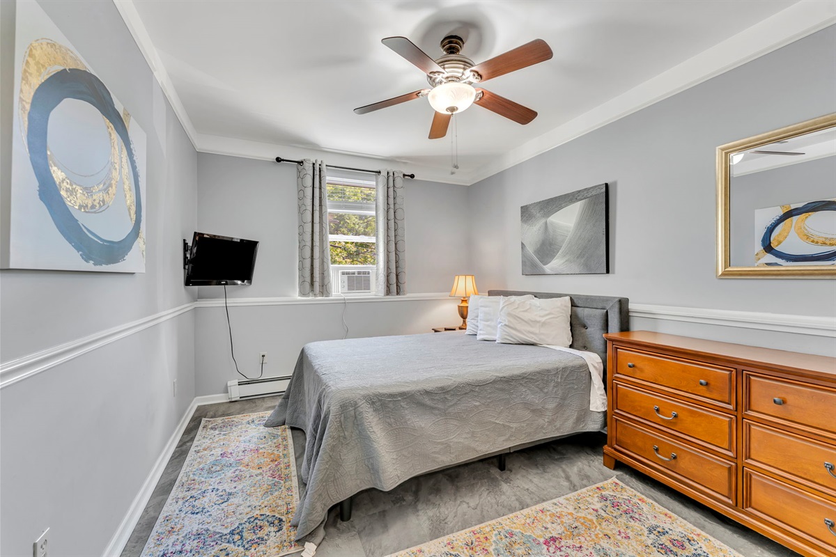 Creamery Apt 6 queen bedroom 2