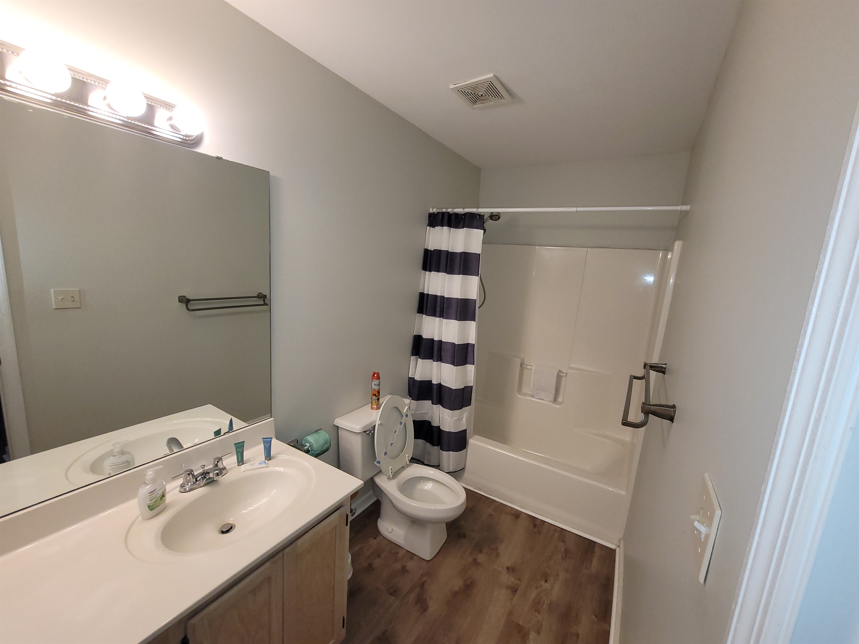 Double Queen Master Bedroom bathroom