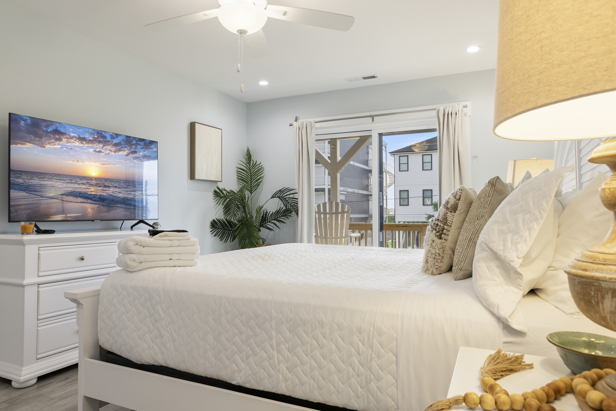 Bed & Bath linens provided