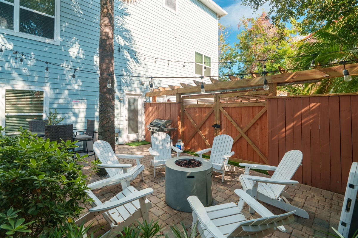 Oceanwalk 2 cozy, private backyard