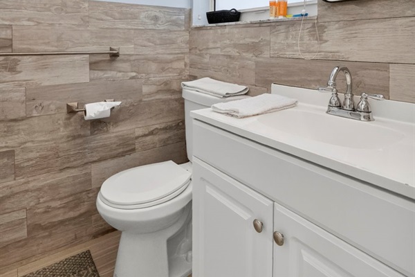 232 Bathroom 1- En Suite