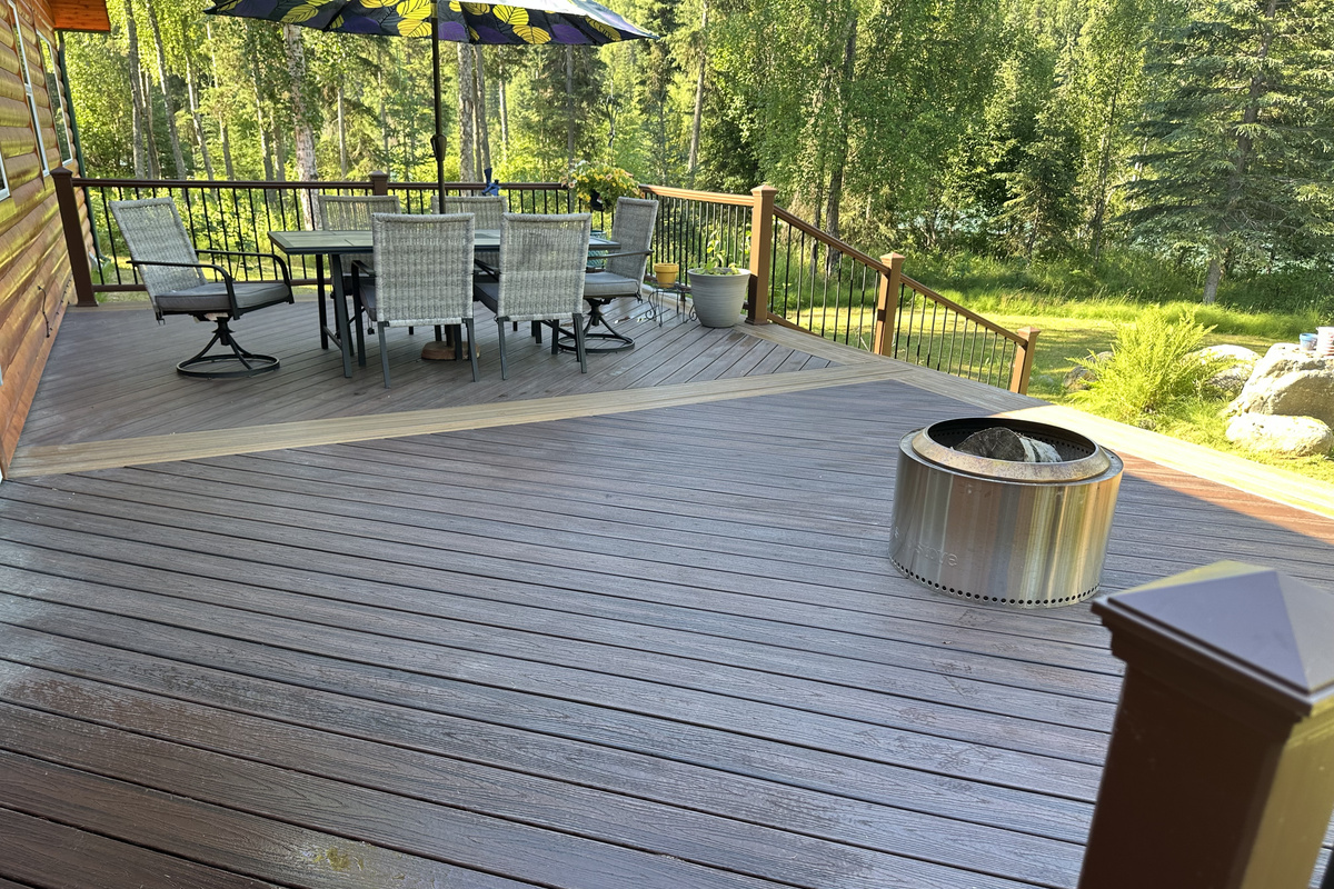 Back Deck and Outdoor Eating Area