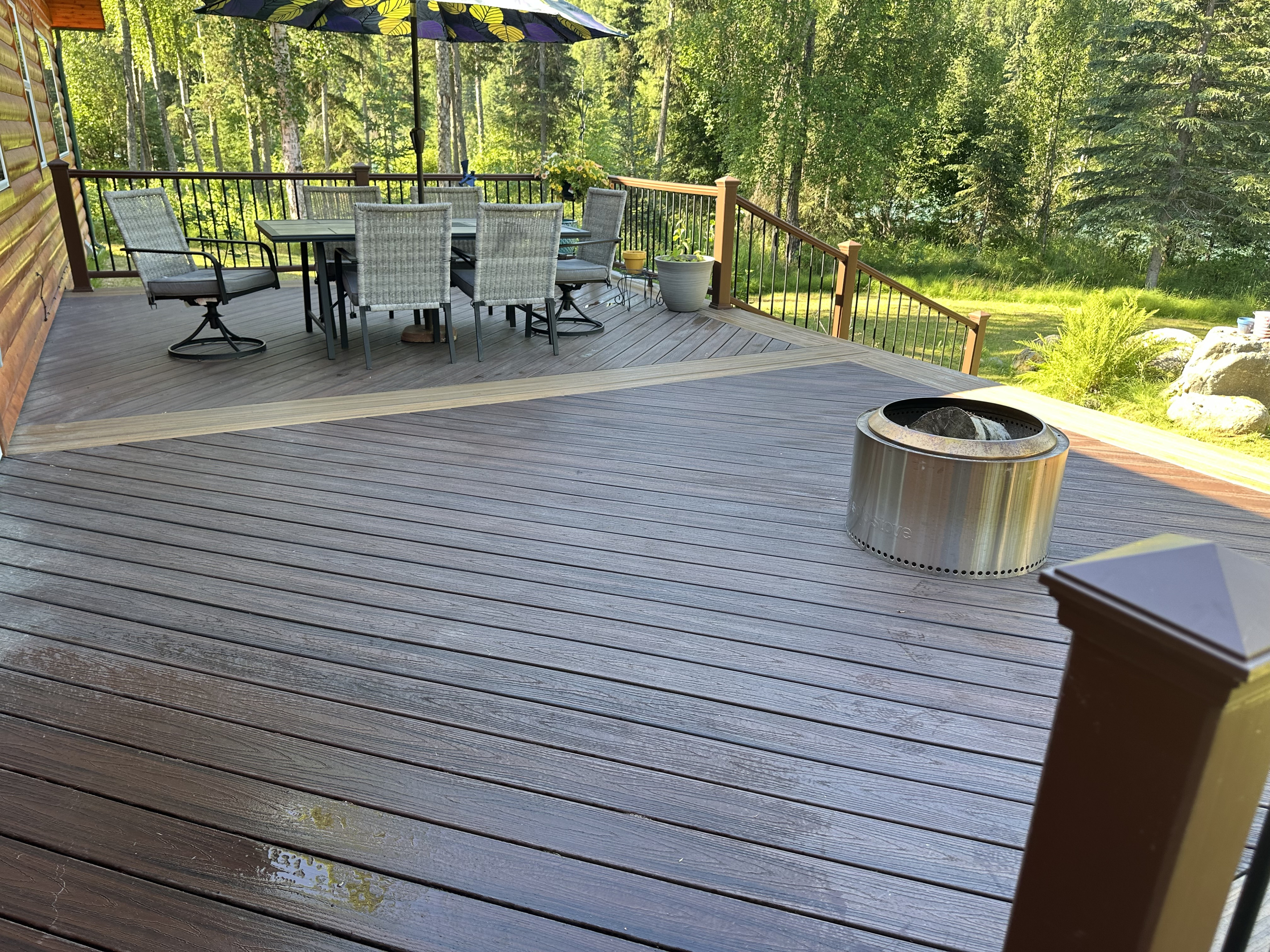 Back Deck and Outdoor Eating Area