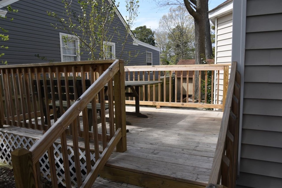 Outdoor deck with seating for 6.