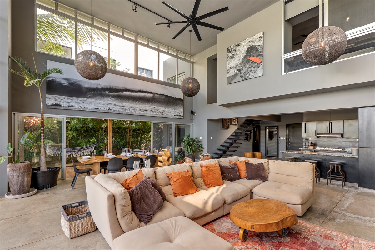 Spacious living room with modern d&eacute;cor.