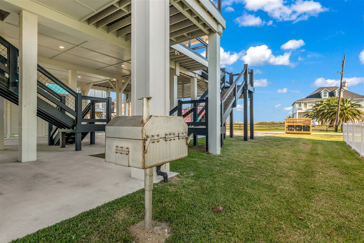 Costa Cristal Outdoor Space: A welcoming outdoor area featuring a private garage and generous yard space for added comfort and convenience.