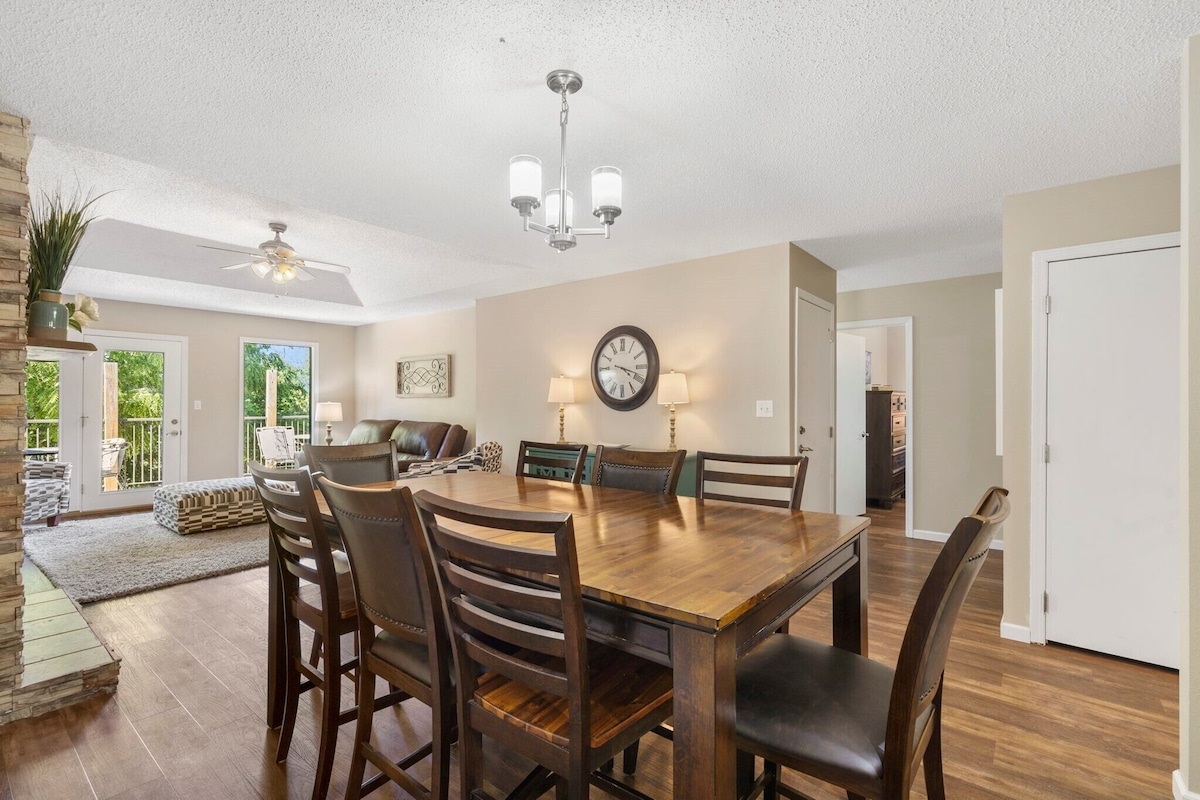 Branson HideAway Dining Area