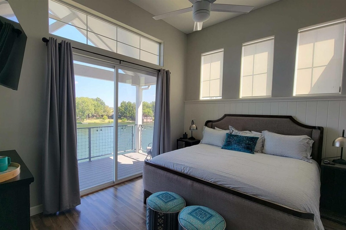 Bedroom 1 w/ensuite bathroom - King bed - steps out to balcony