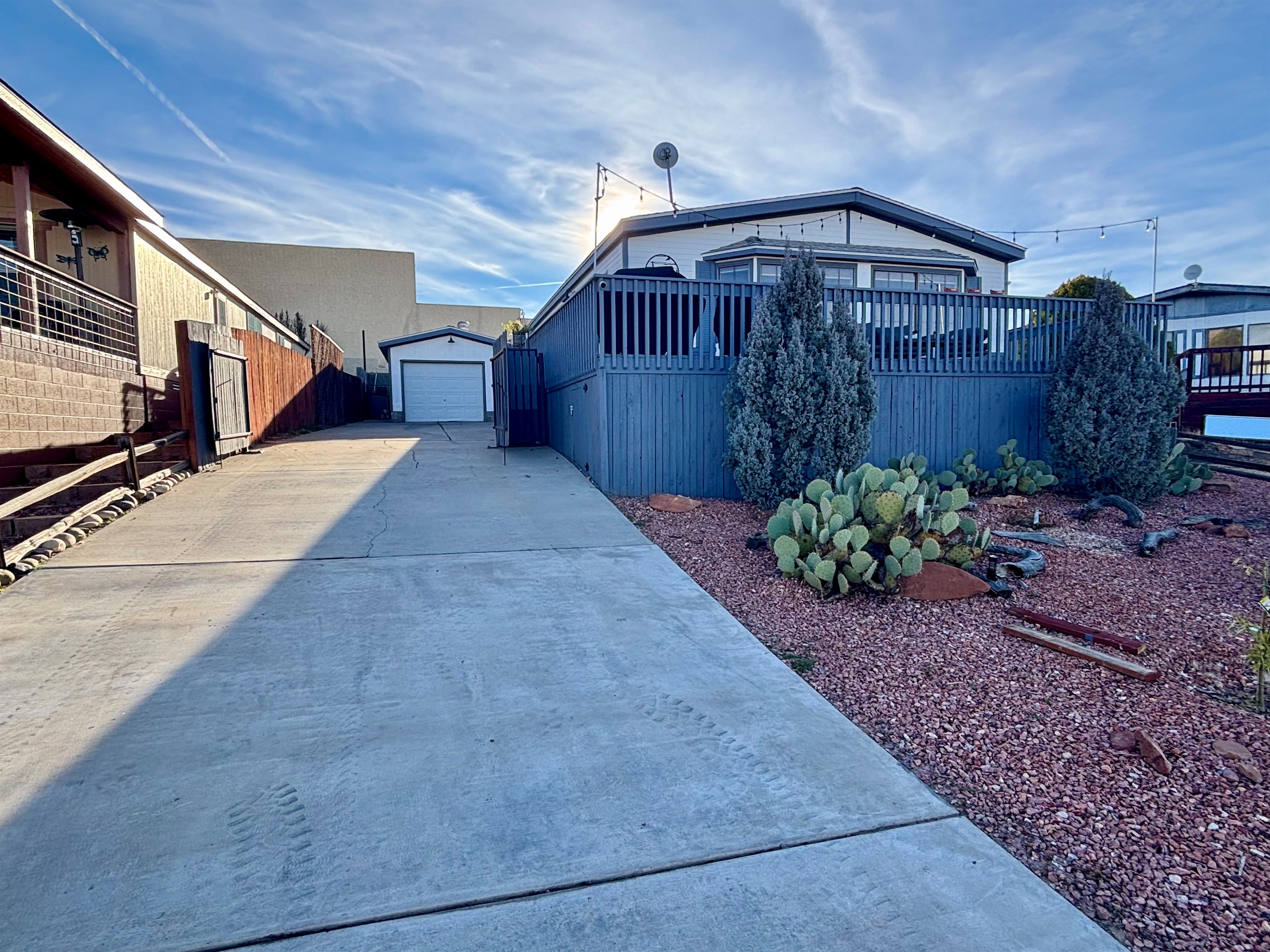 Front Yard & Driveway