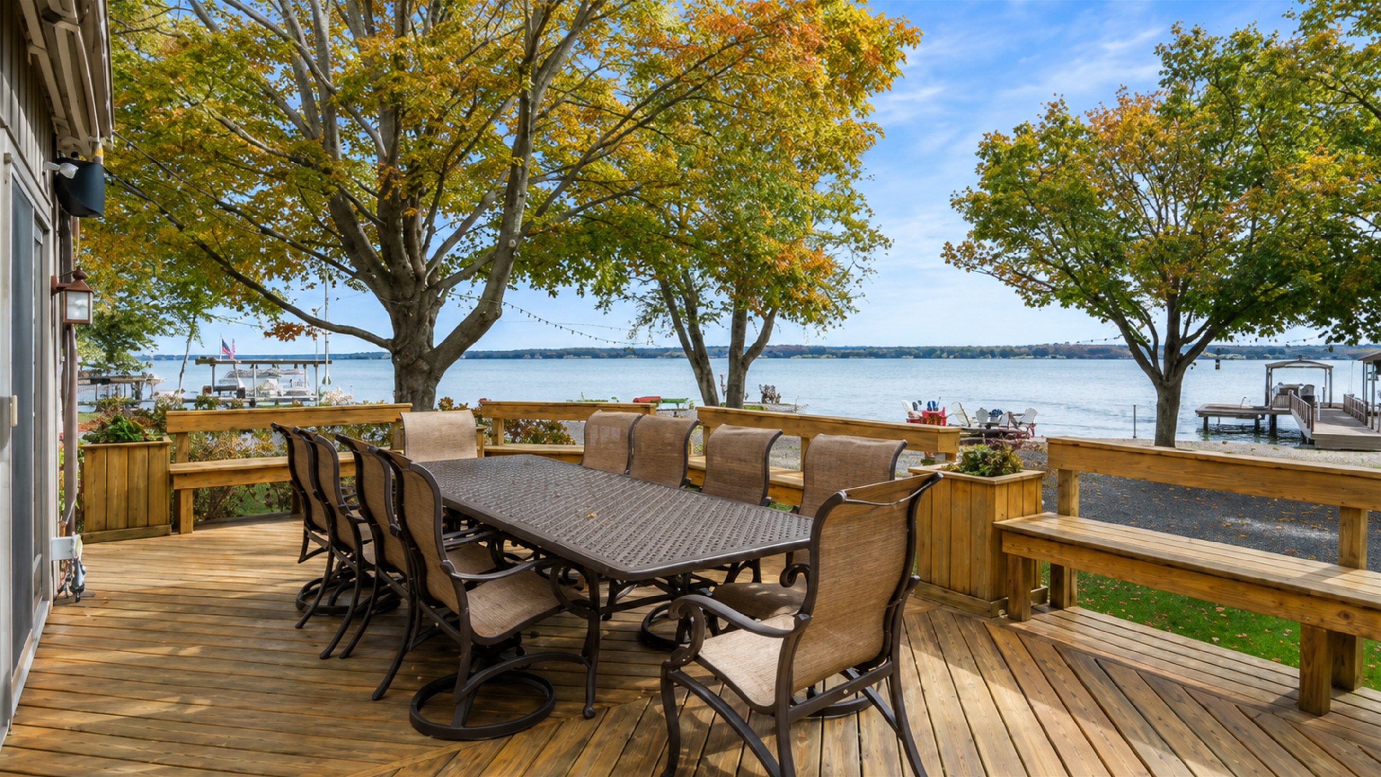 Outdoor dining with panoramic lake views – unforgettable moments await.
