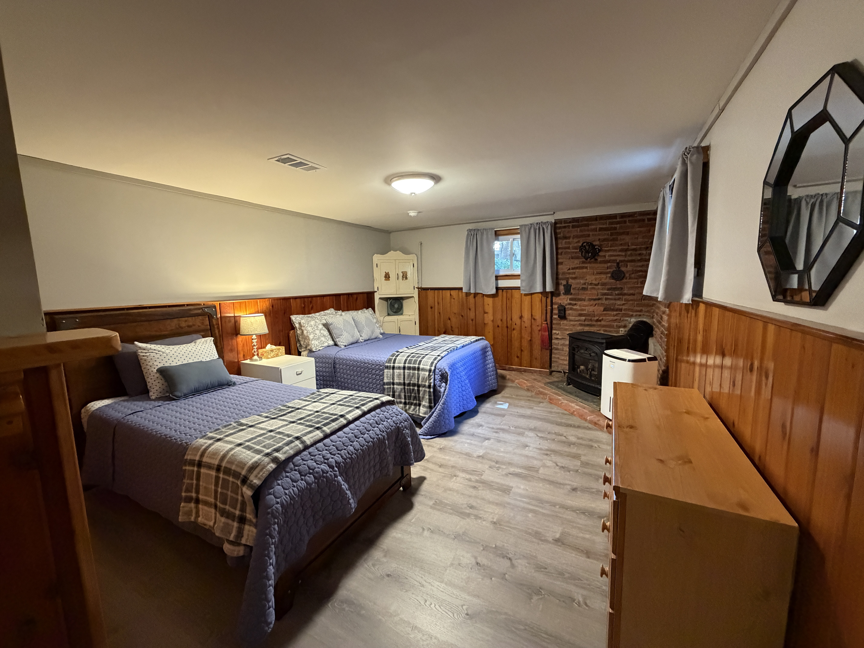 Lower level bedroom w/ double and twin