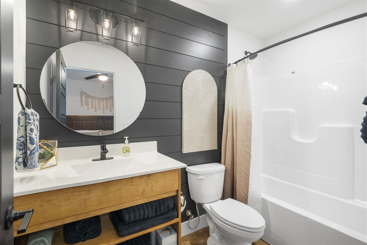 Lower level King #4 bathroom