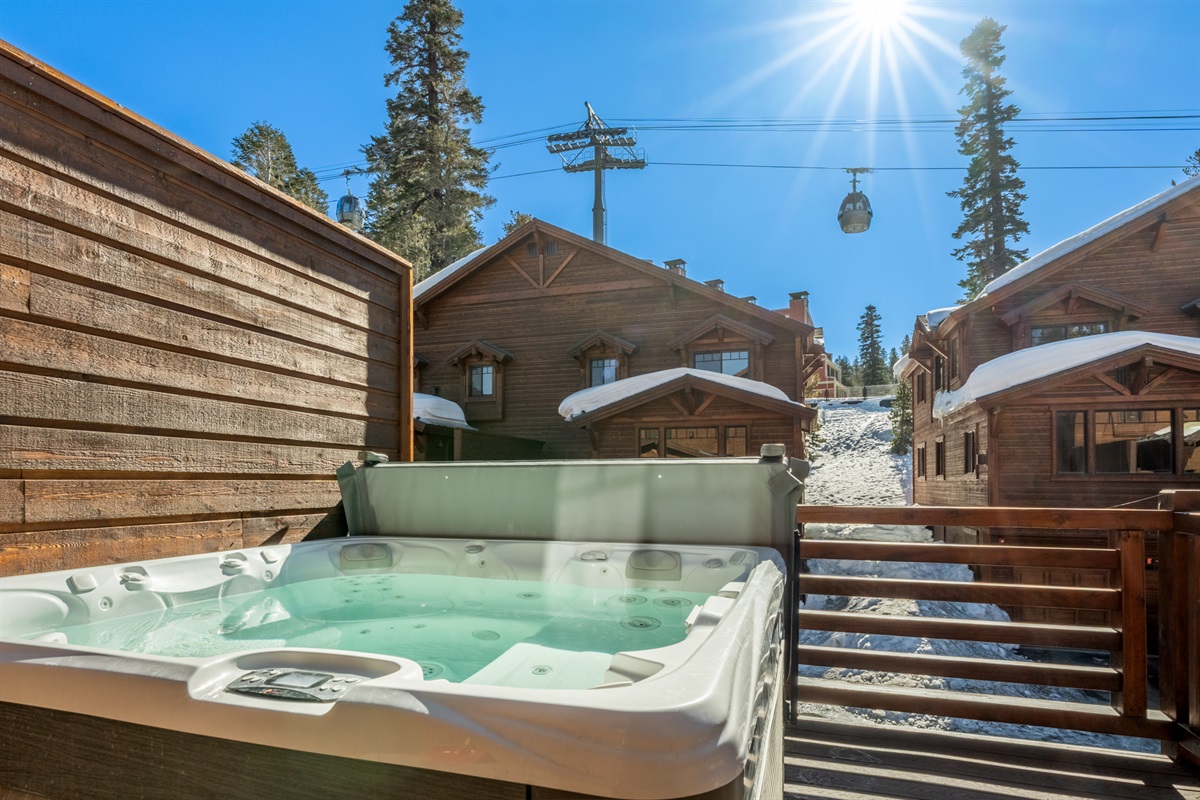 Relax in the private hot tub while the Village gondola glides overhead—an unmistakable reminder that you’re right in the heart of Mammoth’s mountain energy.