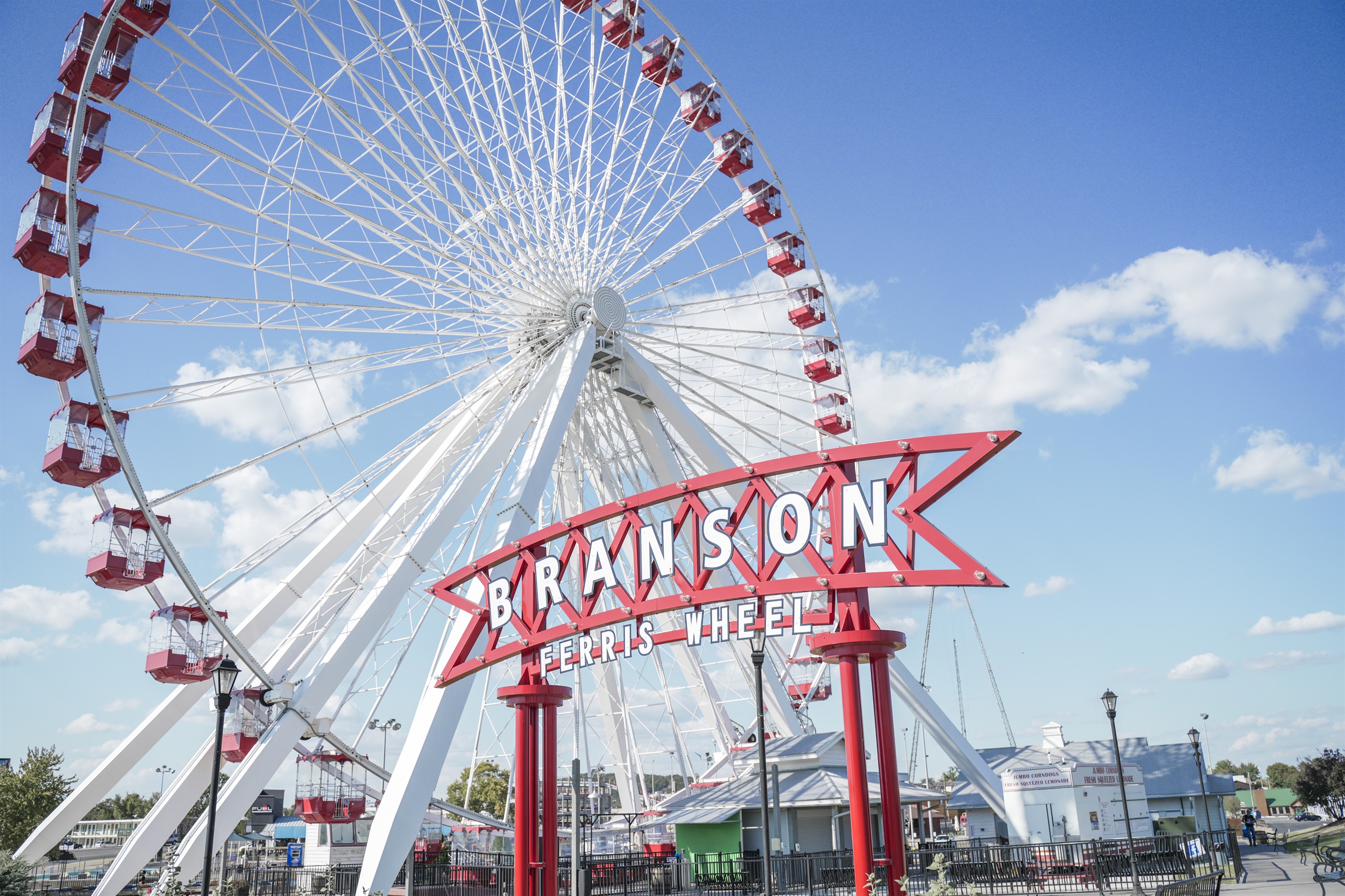 Just a quick 10-minute trip to the heart of the Branson Strip from your cabin