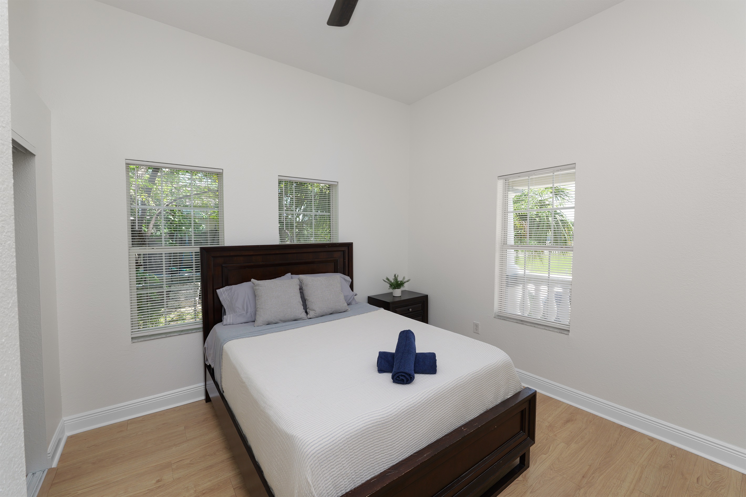 A comfy bed, gentle lighting, and leafy views give this room a retreat-like feel you'll want to return to every evening.