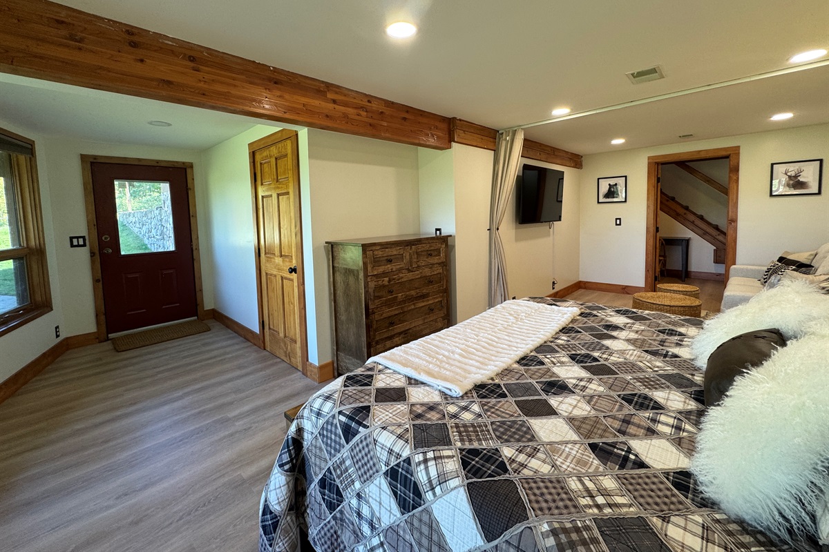 Lower level King even has an ensuite 1/2 bath