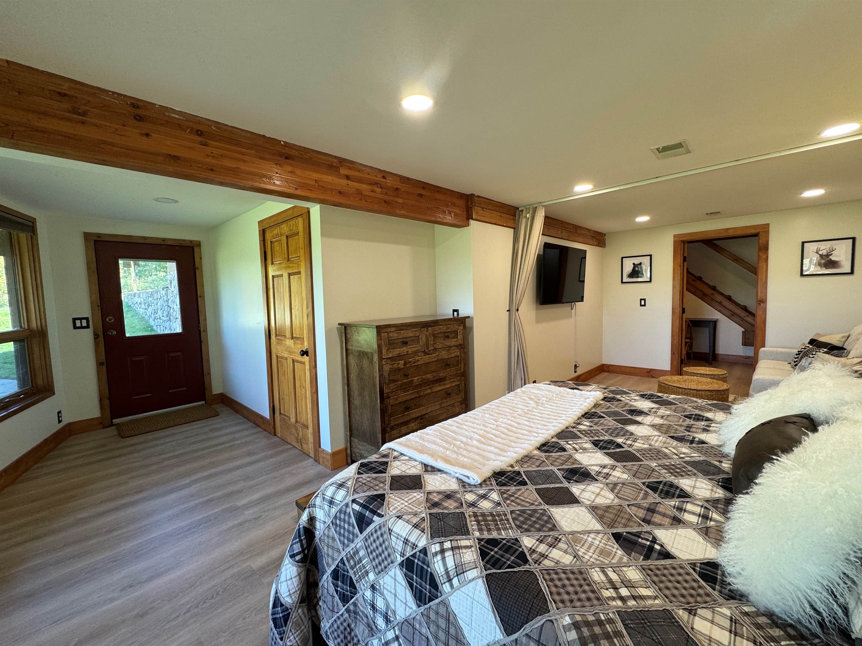 Lower level King even has an ensuite 1/2 bath