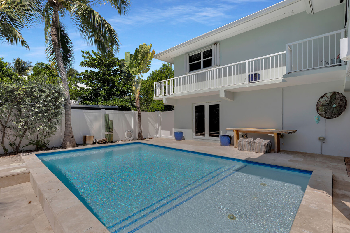 Sparkling heated/chilled pool 