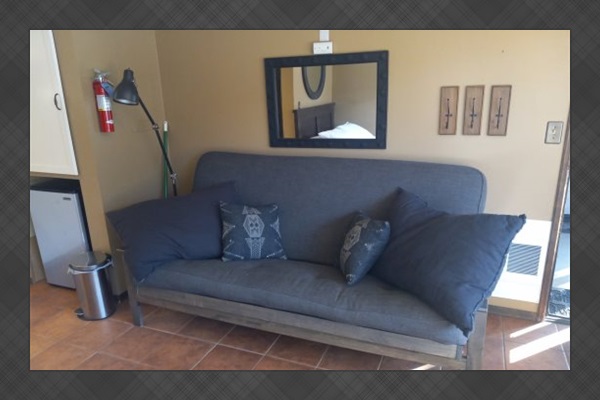 Futon: Couch.