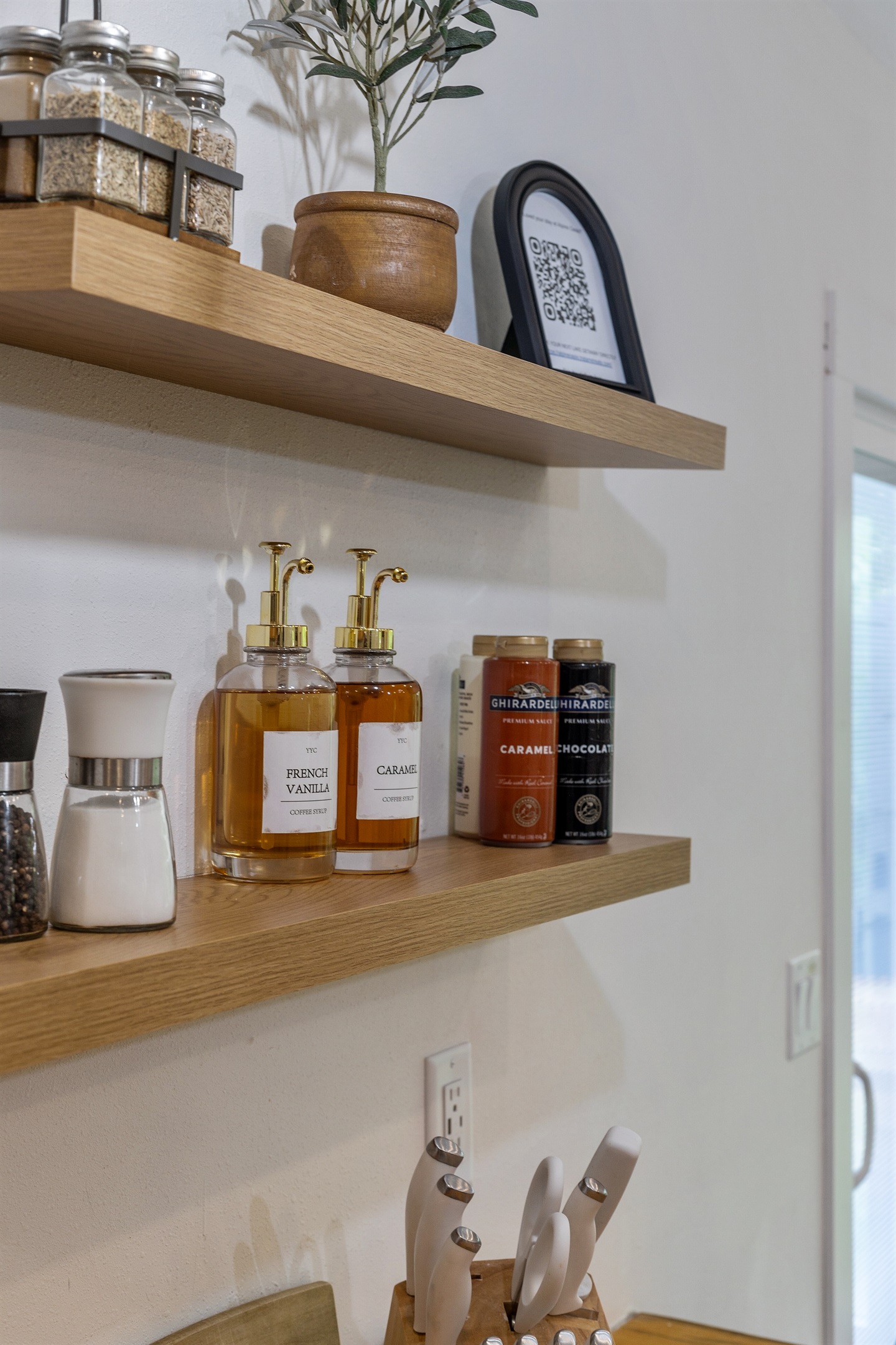 Create your favorite coffeehouse-style drink with our assortment of coffee syrups and beverage extras.